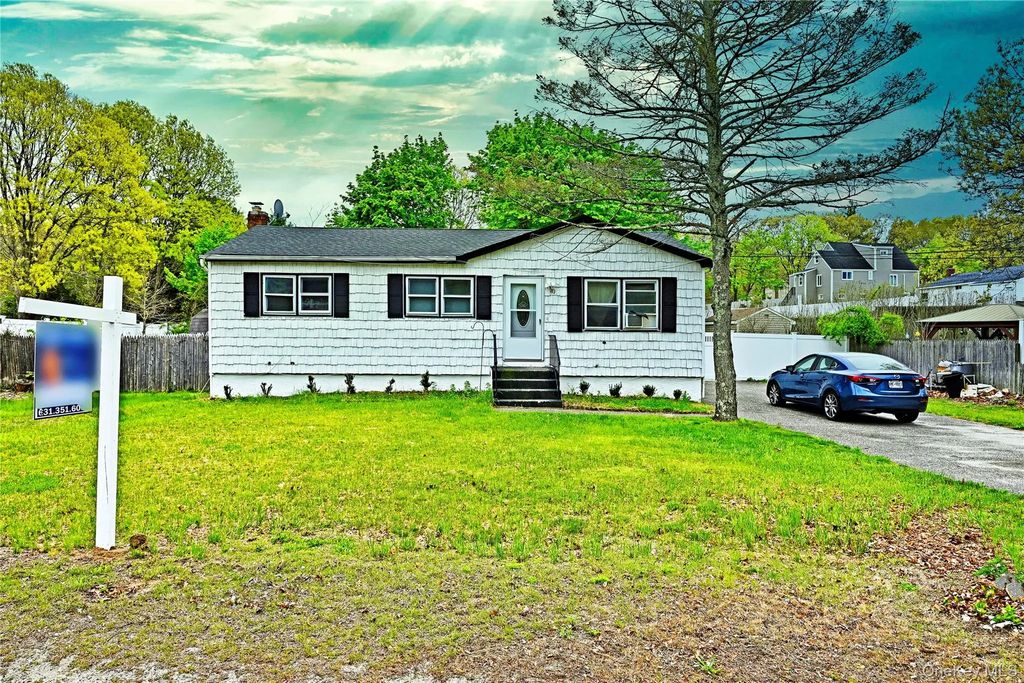 40 Hawkins Road, Centereach