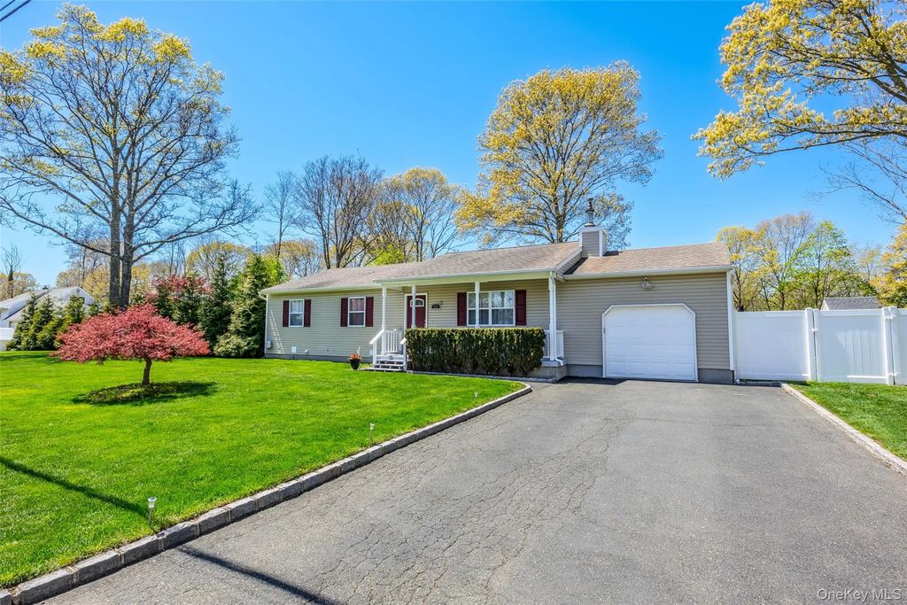 405 Puritan Drive, Yaphank