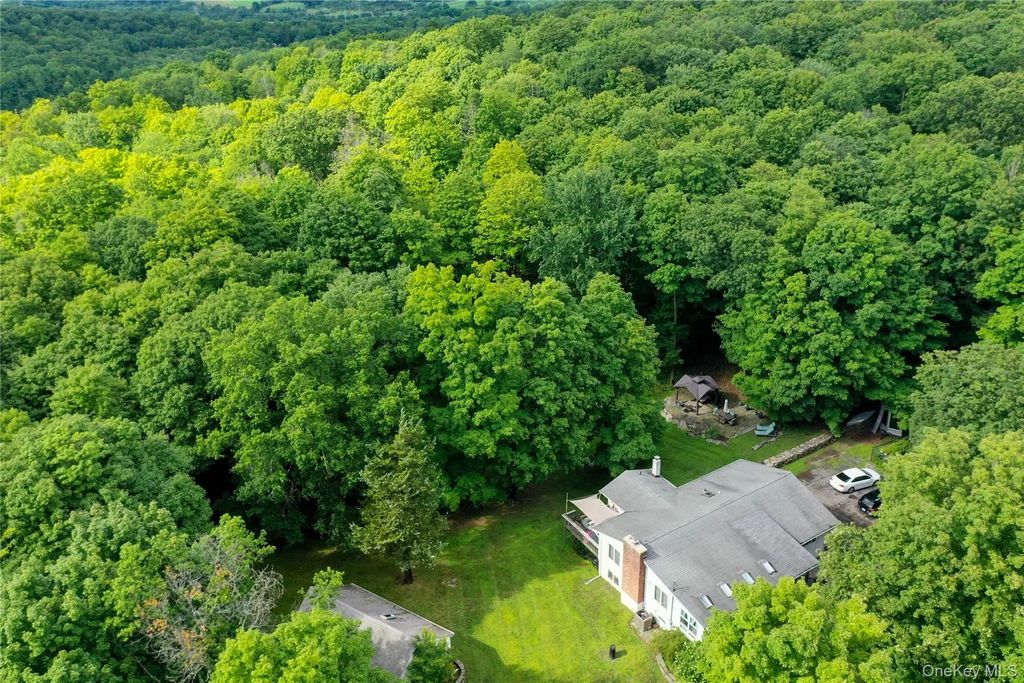 72 Old Quaker Hill Road, Monroe