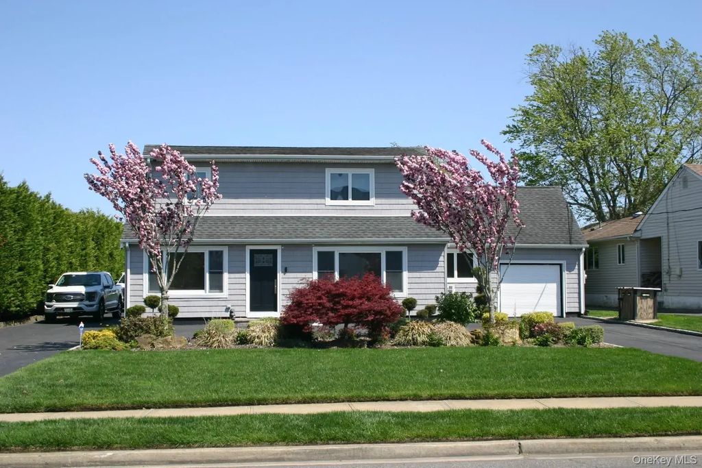 121 Ocean Avenue, Massapequa