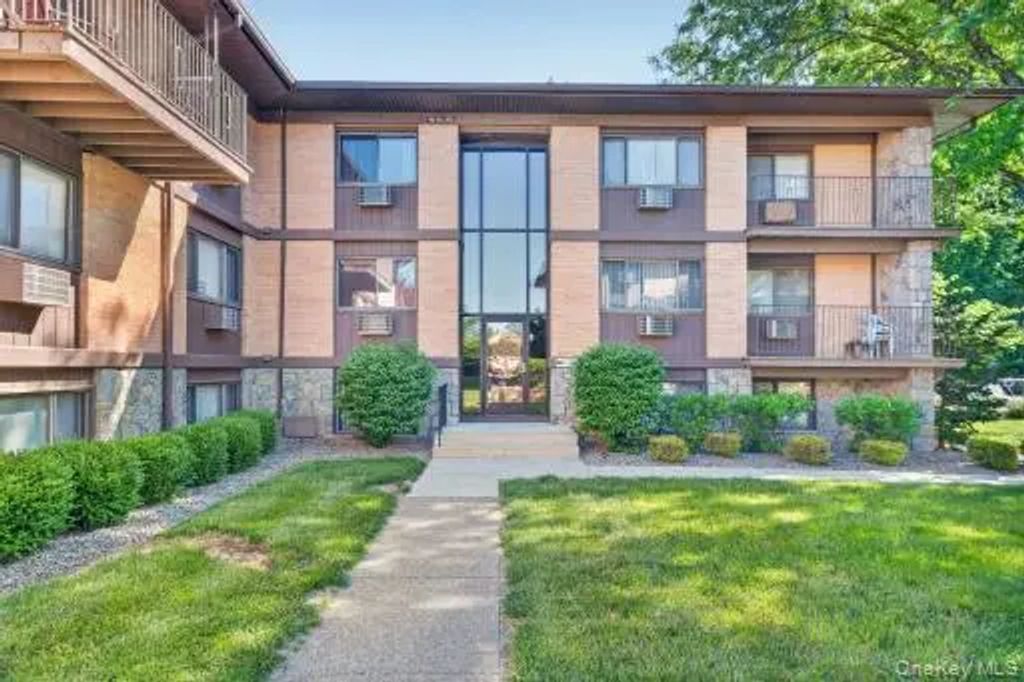 10 Oakwood Terrace # 65, New Windsor