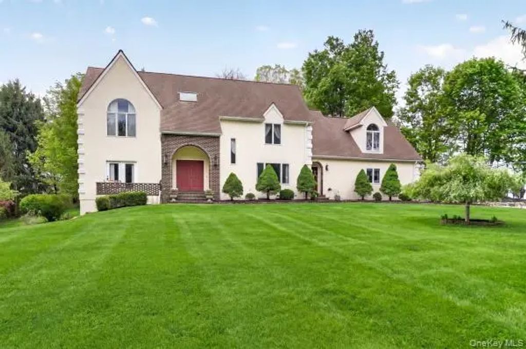 9 Hickory Ridge Road, Brewster
