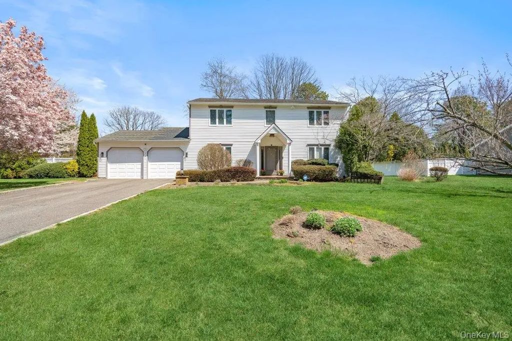 18 Lincoln Avenue, Dix Hills