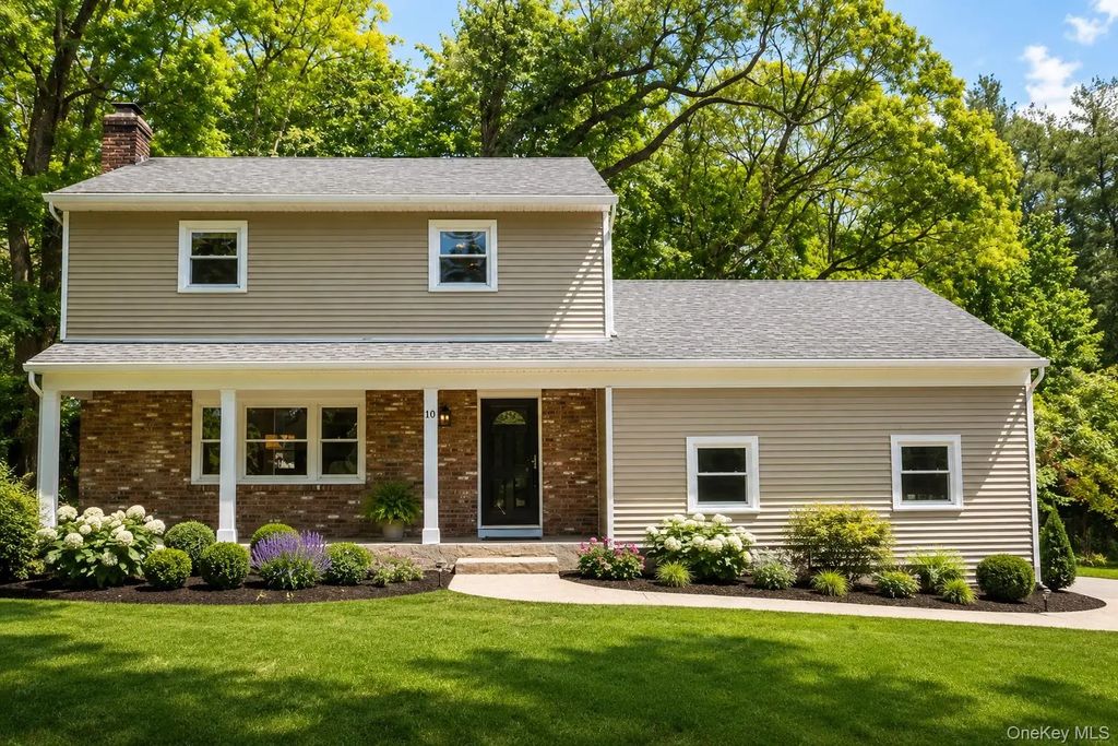 10 Tudor Drive, Stony Brook