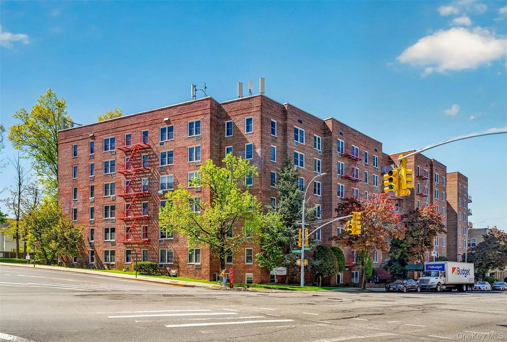 241-20 Northern Boulevard # 4p, Little Neck