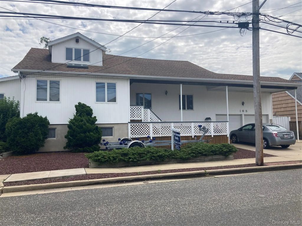 165 Gordon Place, Freeport