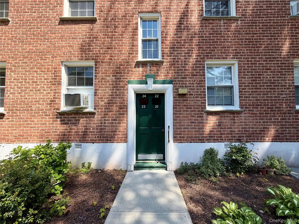 182 Pinewood Road # 24, Hartsdale