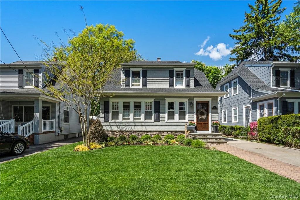 94 Roosevelt Street, Garden City