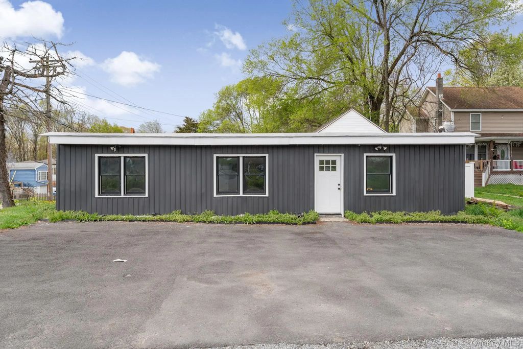 637 Violet Avenue, Hyde Park