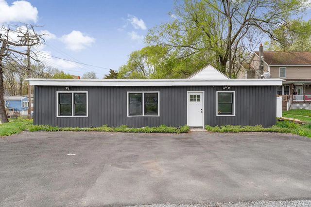 637 Violet Avenue, Hyde Park