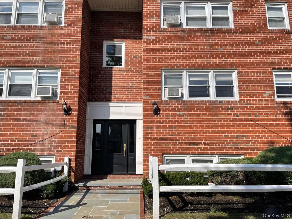 133 Dubois Avenue A 9, Valley Stream