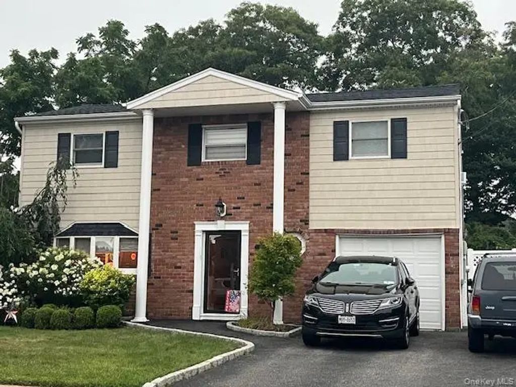 385 Garden Street, West Islip