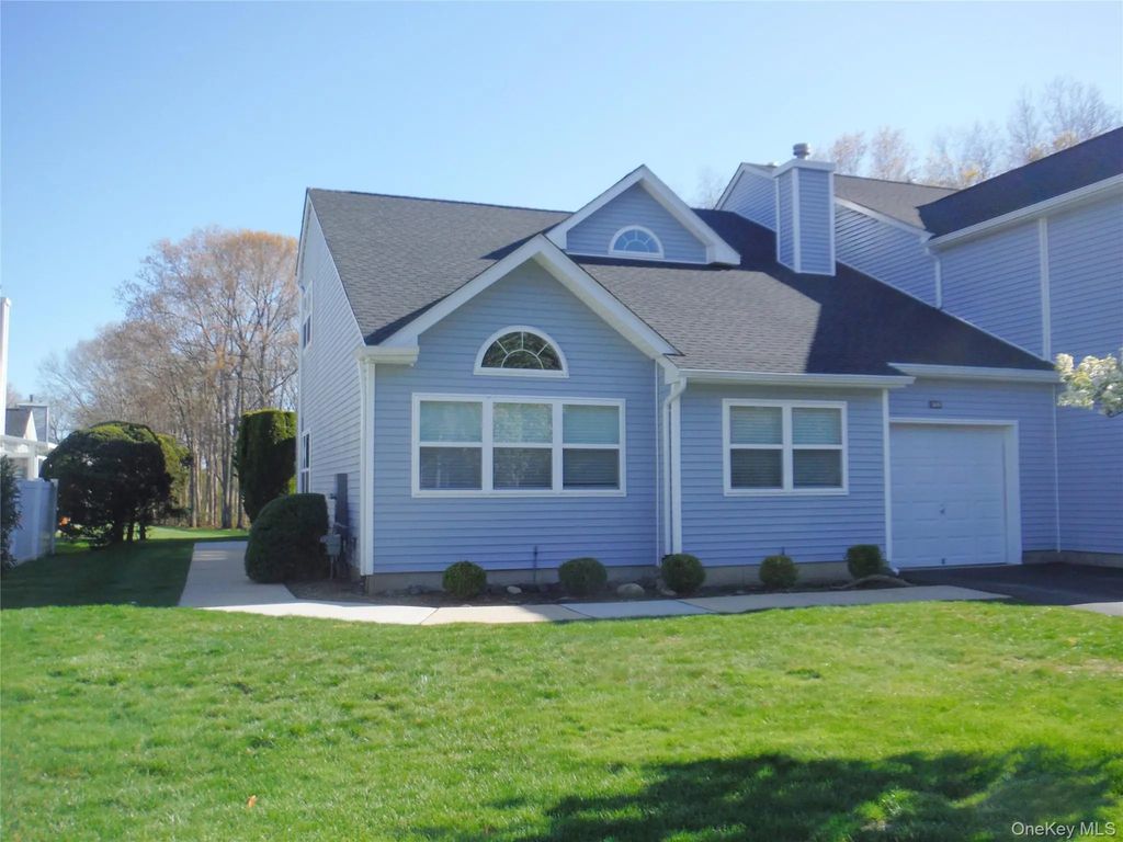 168 Hampton Vista Drive, Manorville