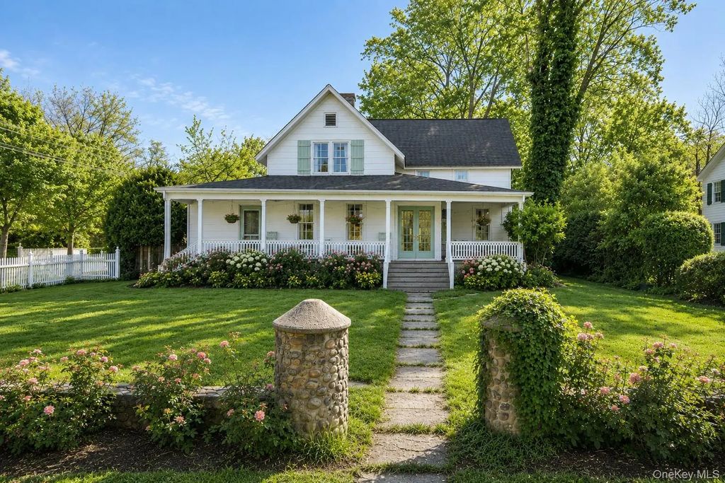 45 Shore Road, Setauket