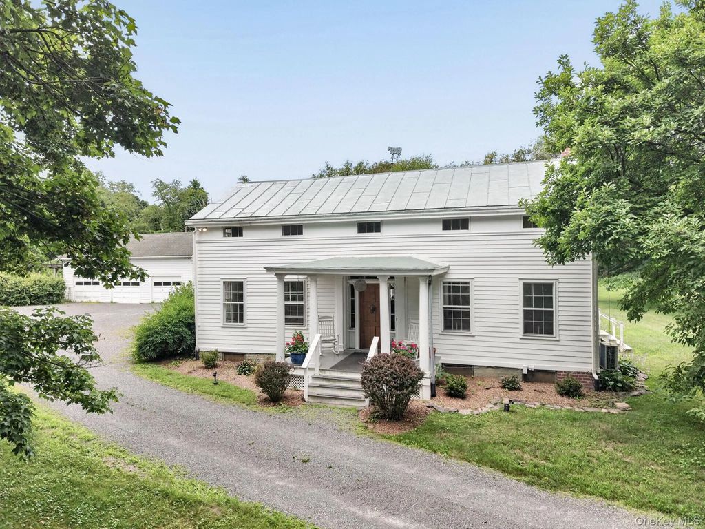 210 Middle Road, Hudson