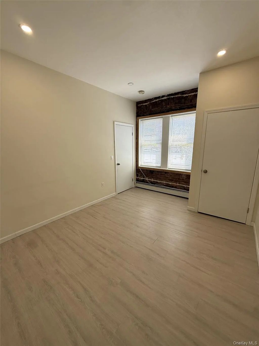 127 Mineola Boulevard 1, Mineola