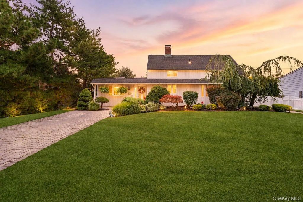 55 Duckpond Drive N, Wantagh