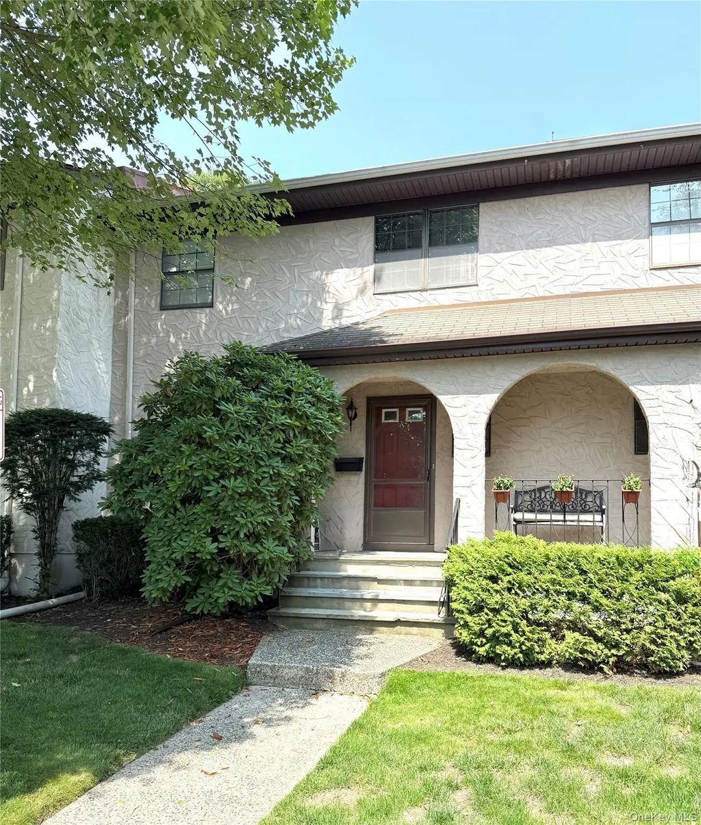 164 Somerset Drive, Suffern