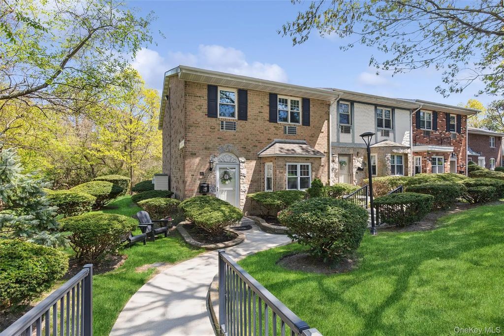 18 Glen Hollow Drive # F1, Holtsville