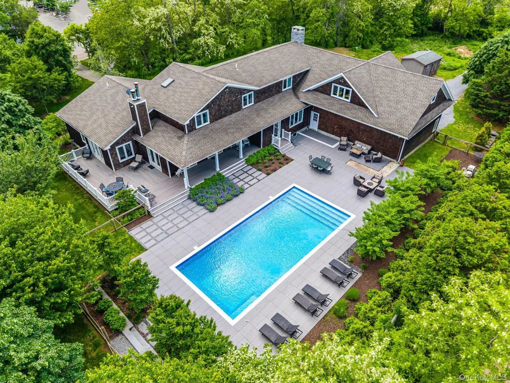 12950 Oregon Road, Cutchogue