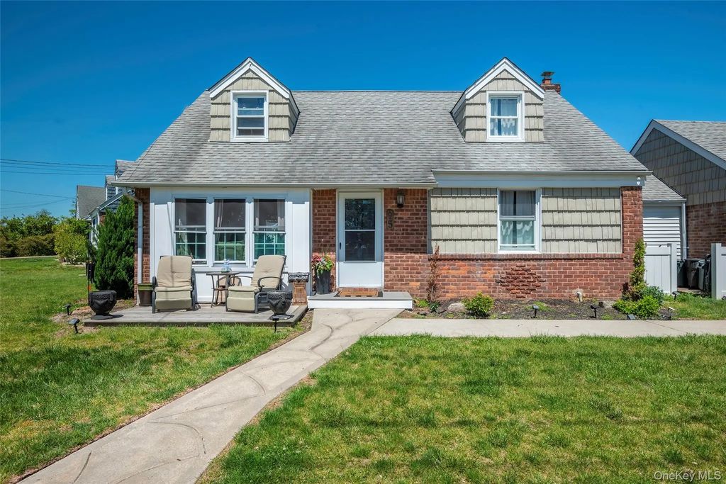 95 Wheeler Avenue, Valley Stream