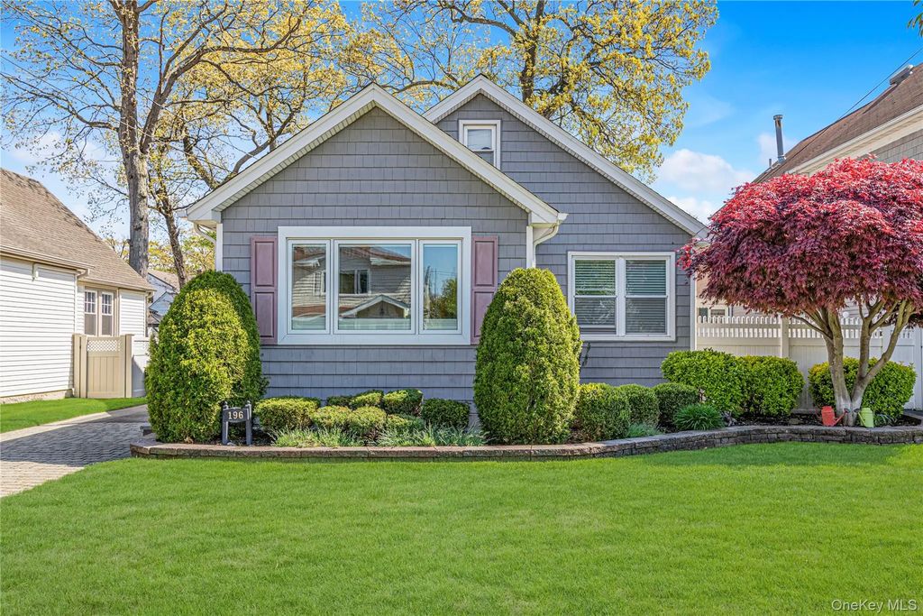 196 Central Avenue, Lynbrook