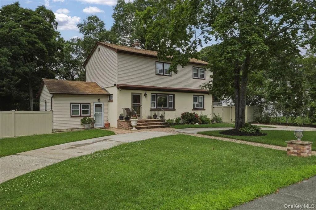 485 Lockwood Drive, Shirley