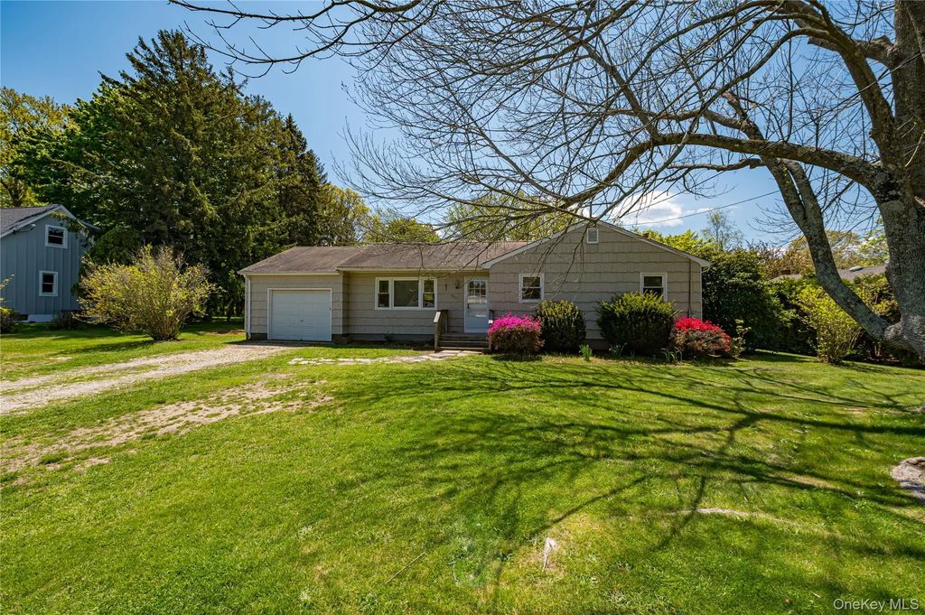 6200 New Suffolk Avenue, Mattituck
