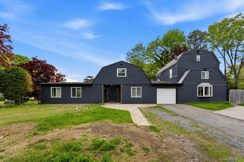 120 Morris Avenue, Farmingville
