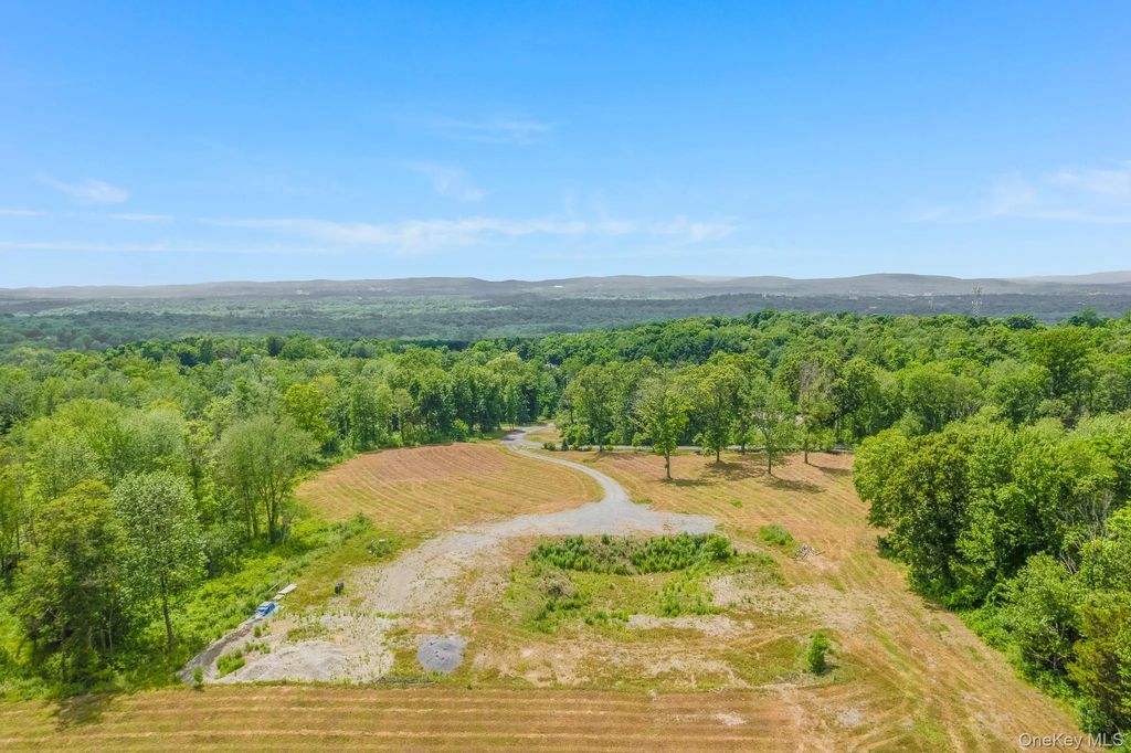 24 Villa Lane, Poughkeepsie