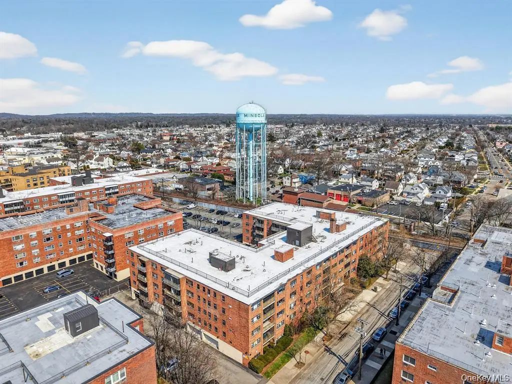 100 Clinton Avenue 4r, Mineola