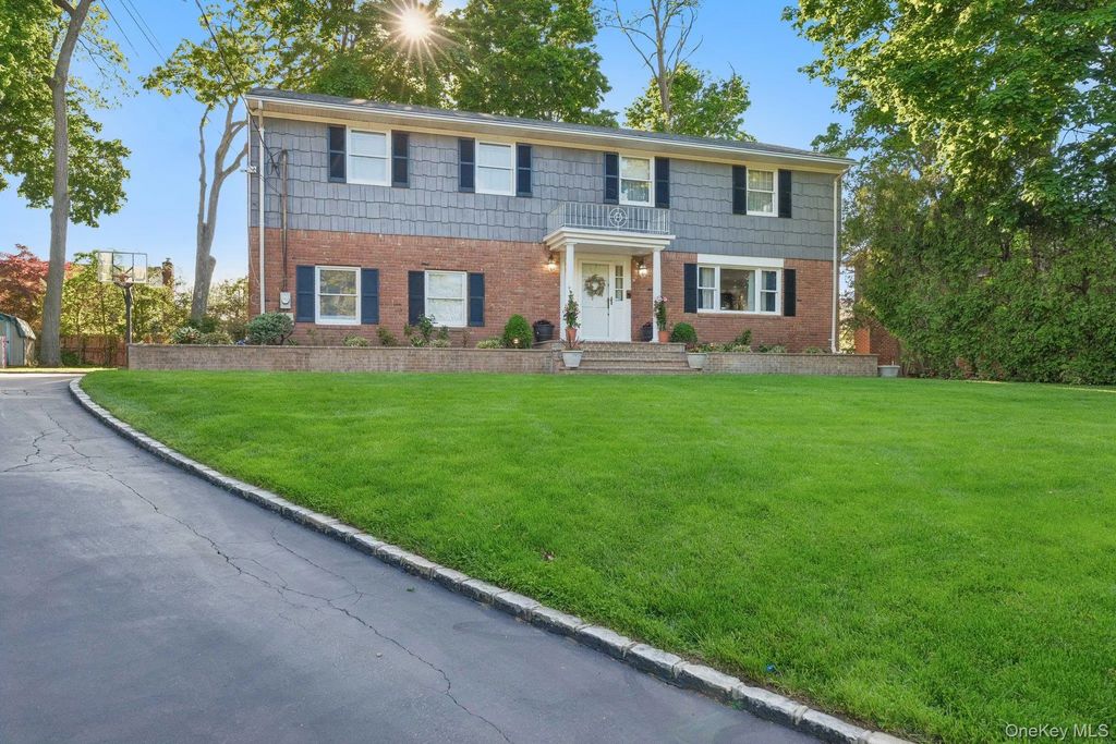 3 Camsanette Court, Glen Cove