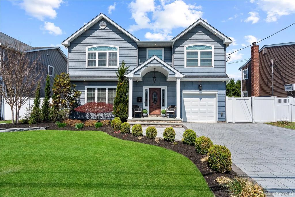 251 N Maple Street, Massapequa