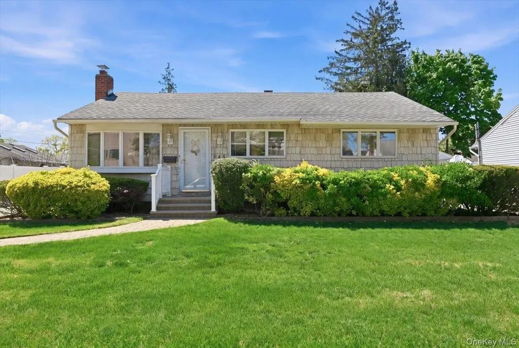 648 Dogwood Avenue, Franklin Square