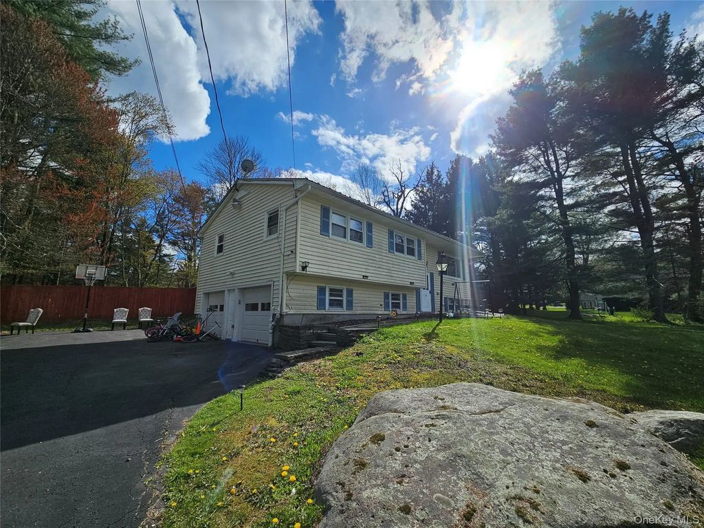 10 Hanover Drive, Monticello
