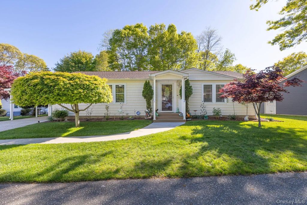 1407 Middle Road # 83, Calverton