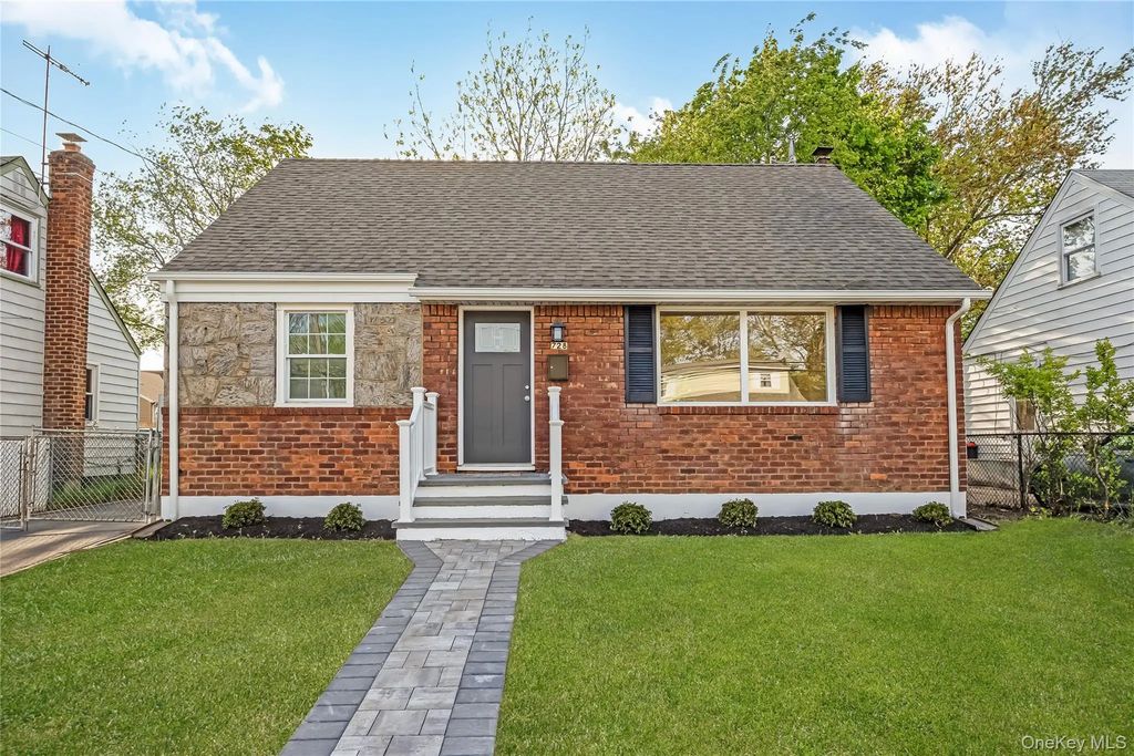 728 Martin Drive, Uniondale