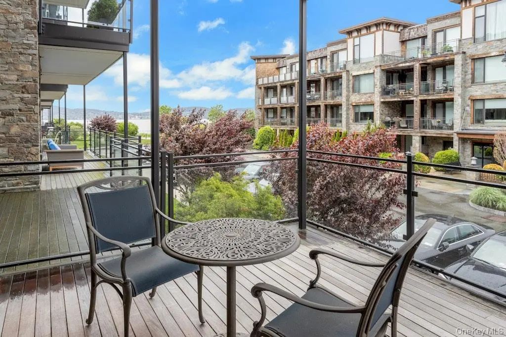 18 Rivers Edge Drive # 211, Tarrytown