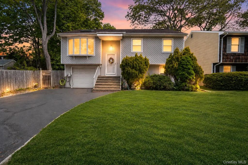 23 Forest Drive, East Northport