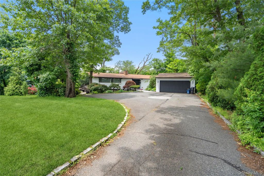 27 Parkway Drive, Roslyn Heights