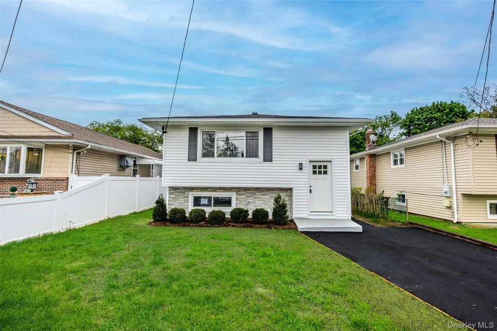 66 4th Avenue, Westbury