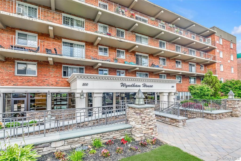 200 Atlantic Avenue 209, Lynbrook