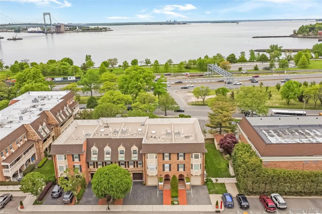 20725 Darren Drive # 1804, Bayside