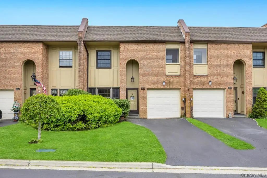 162 Southgate Circle, Massapequa Park