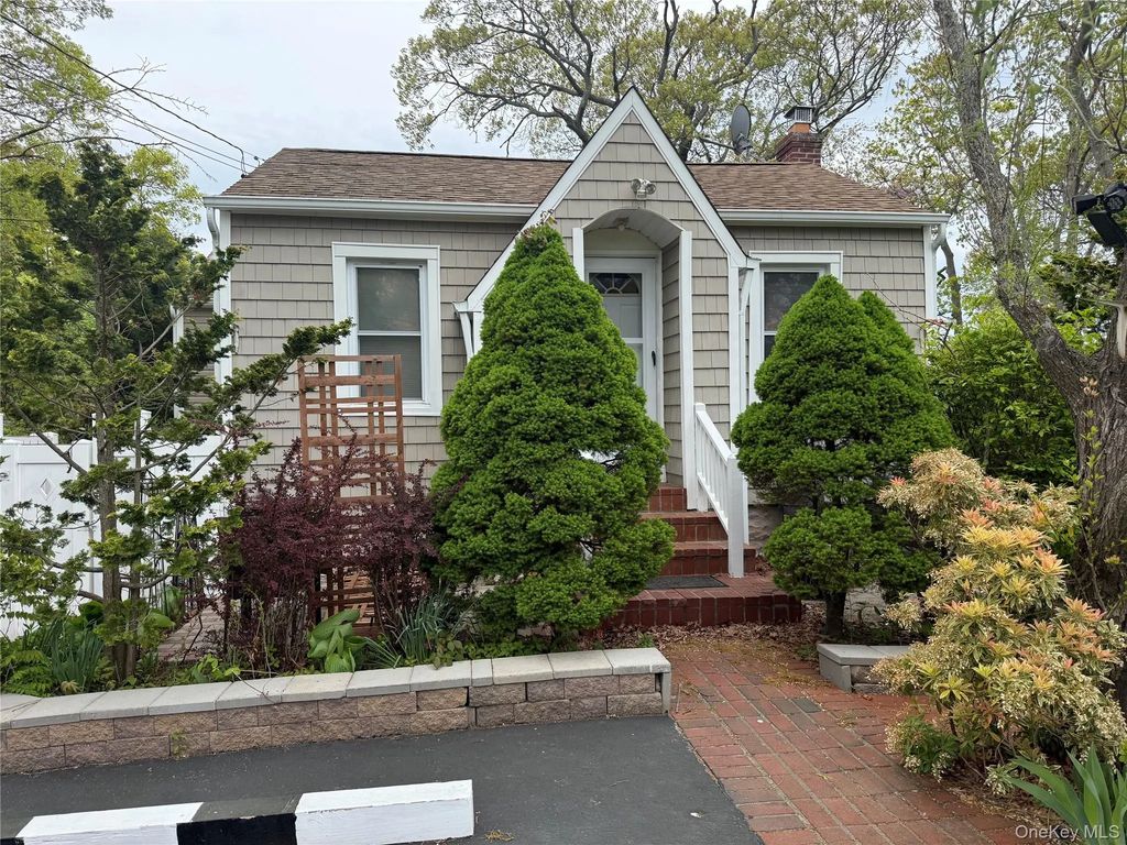 26 Long Beach Drive, Sound Beach