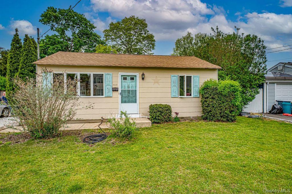 410 3rd Avenue, East Northport