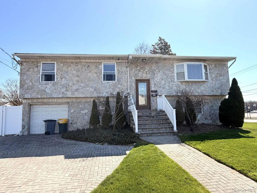 1004 N Broadway, Massapequa