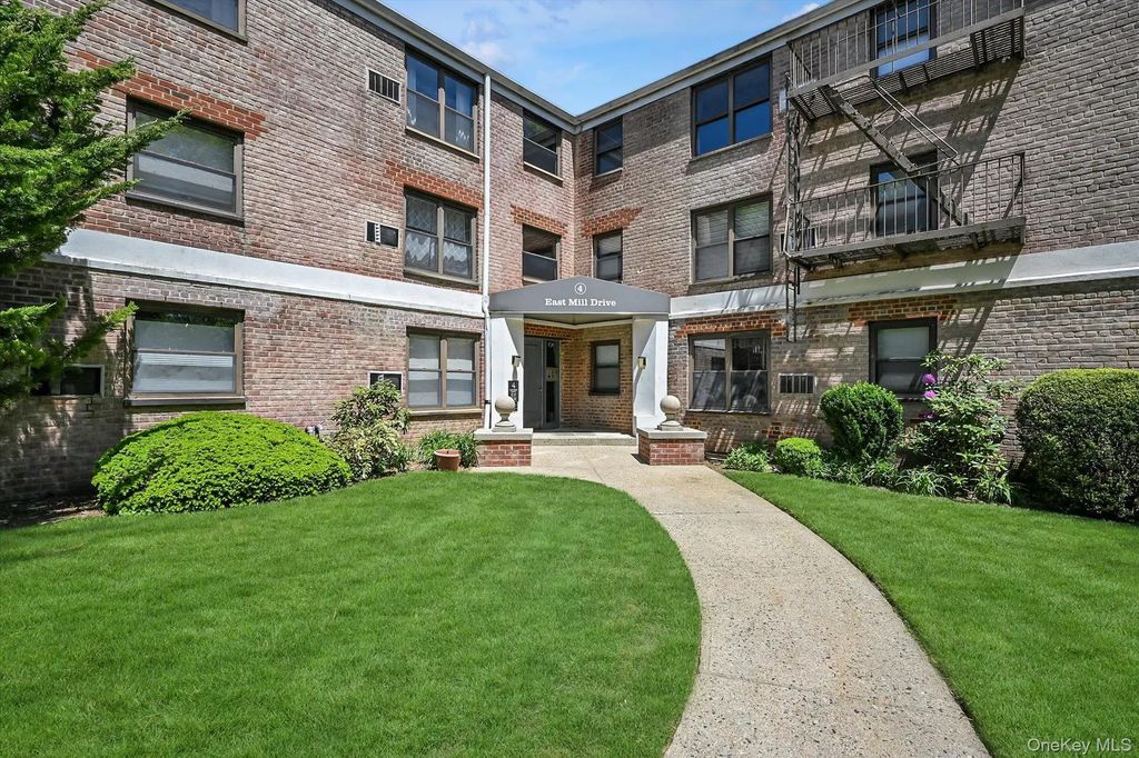 4 East Mill Drive # 3e, Great Neck