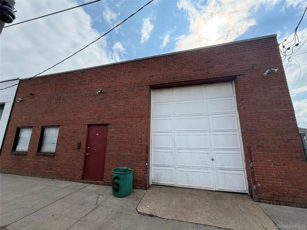 36 Davison Plaza, East Rockaway