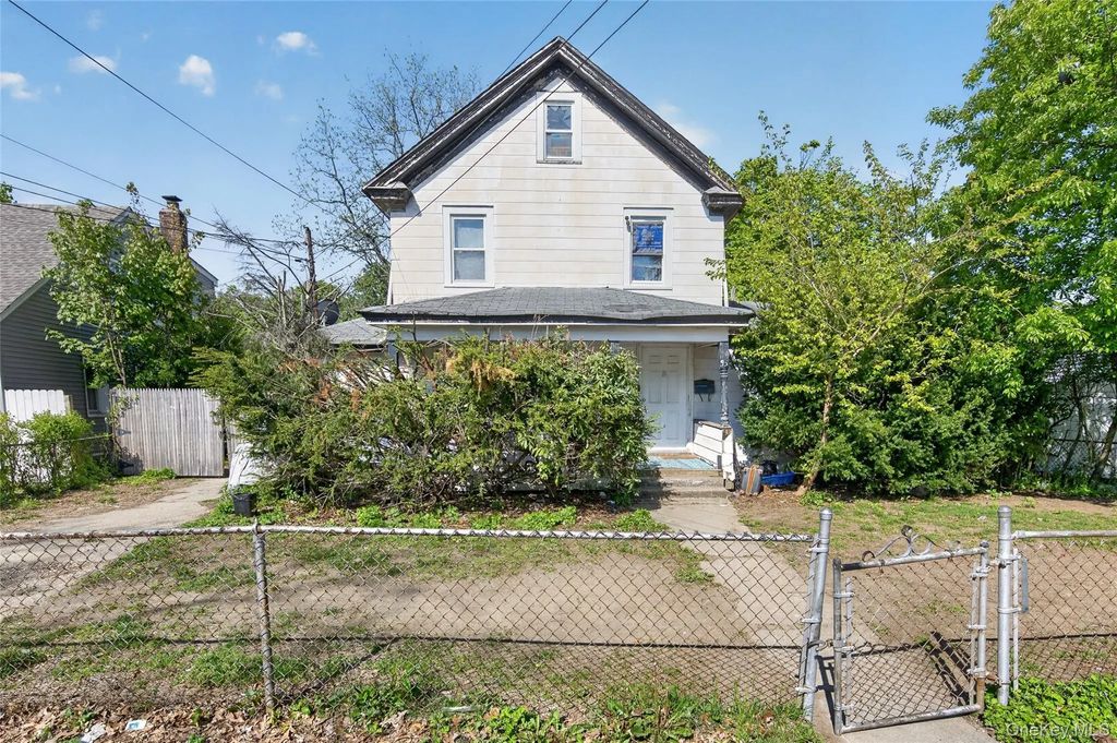 95 Rose Avenue, Roosevelt
